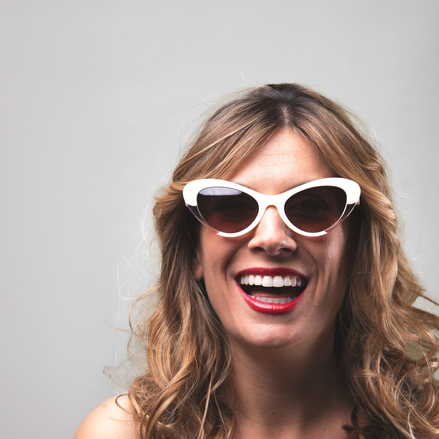 gafas de sol ojo de gato marfil Kurko VEGA, estilo elegante y moderno